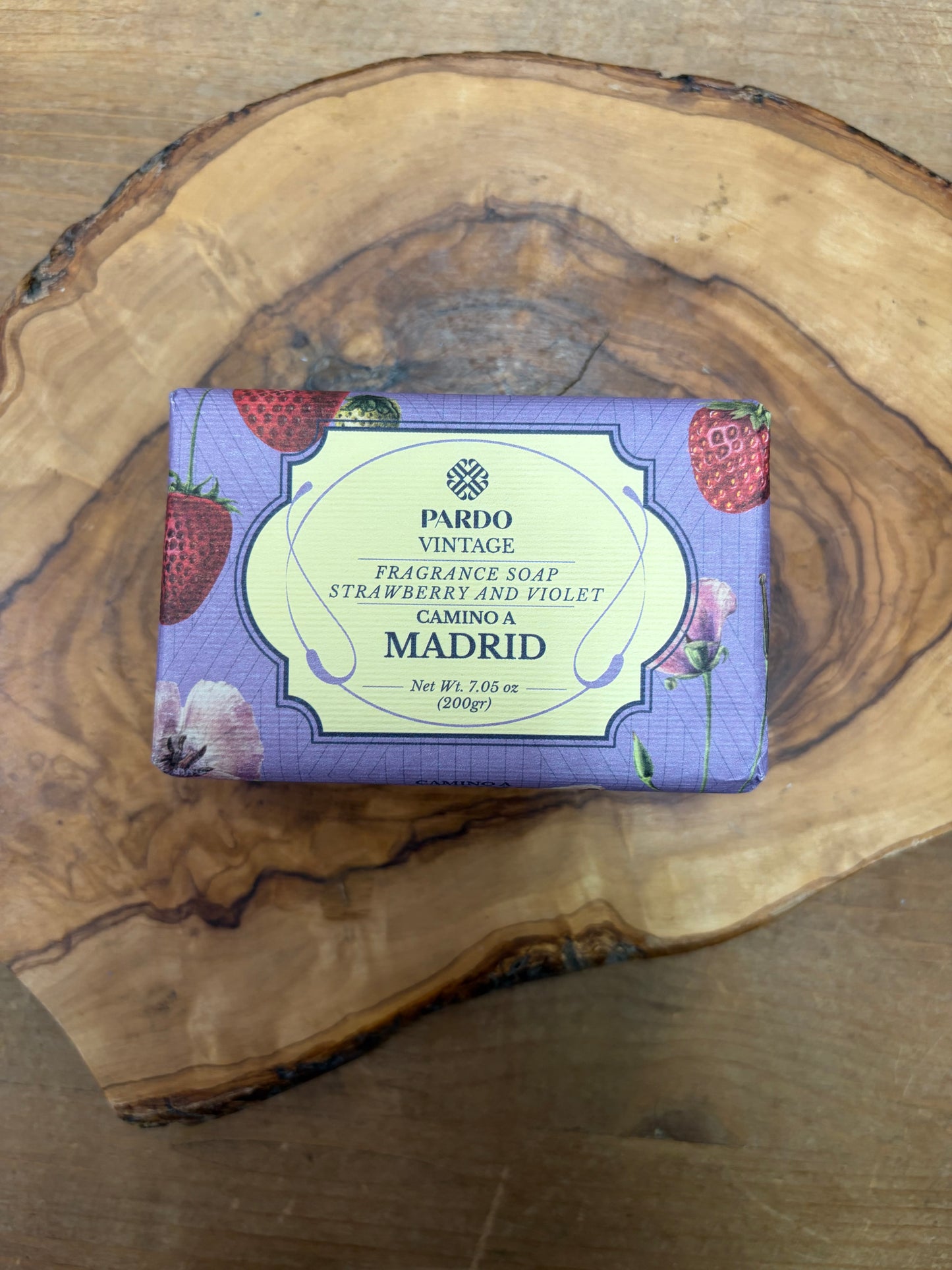 Jabón artesanal olor a violetas y fresa